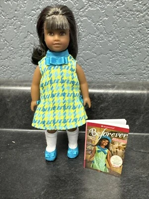 AMERICAN GIRL DOLL MINI MELODY ELLISON CHARACTER W/ MINI BOOK  EUC - Image 1 of 4