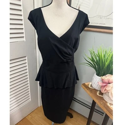 Vestido feminino TORRID preto envoltório falso peplum coquetel coquetel roupa de trabalho stretch 20 - Imagem 1 de 4