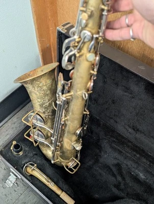 Saxofón alto Conn USA - tono clásico americano, gran jugador Foto 1 de 4