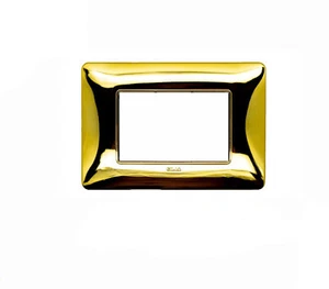 Placca Interruttore Luci Oro Lucido Compatibile Matix 3 Moduli Placchetta C8803 - Foto 1 di 4