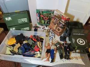 Huge lot of GI Joe 1:6 figures Jeep accessories clothes footlockers very cool - Picture 1 of 22