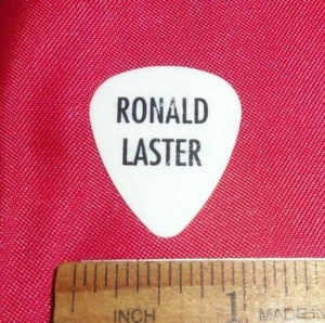 James Brown - Ronald Laster weißes Gitarren-Plektrum - Bild 1 von 2