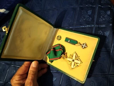 medaglia cavaliere repubblica set completo con astuccio - Immagine 1 di 3