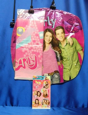 I Carly  Party Set # 3 - 1 Tablecover 2 Stickers Pack  1 Balloon - Image 1 of 3
