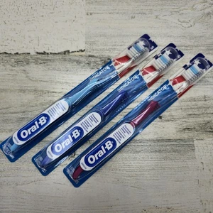 Oral B Soft Indicatore Spazzolino Completo Setole Dritte Rosa + Azzurro + Blu - Foto 1 di 4