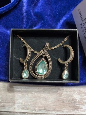 Juego de regalo colgante Avon Blissful Blues  Foto 1 de 4