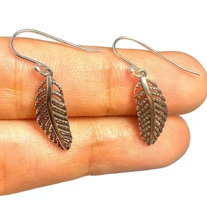 925 Sterling Silver Feather Dangle Earrings Boho Drop Lightweight Gift Women - Picture 1 of 8
