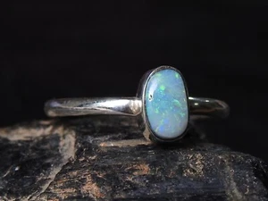 Anillo australiano de plata esterlina hecho a mano con ópalo doblete de fuego múltiple - Imagen 1 de 16