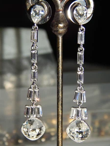 Pendientes colgantes/gotas de diamantes de imitación Givenchy: 2,5" de largo, tono plateado - Imagen 1 de 8