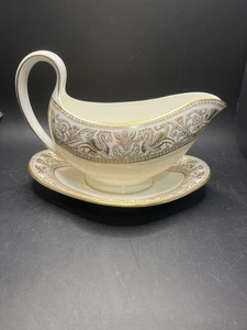 Wedgwood Gold Florentine W4219 Intricate Gravy Boat With Underplate - Picture 1 of 6