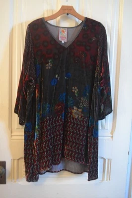 VESTIDO TÚNICA ROJO Y GRIS FLORAL MANGA 3/4 CUELLO EN V TERCIOPELO LÍNEA A DE JOHNNY WAS ~L Foto 1 de 4