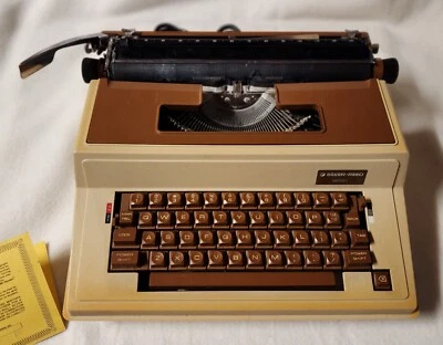 Silver Reed 8550 Electric Typewriter Model 6100 AS-IS Parts Repair Made in Japan - Image 1 of 4