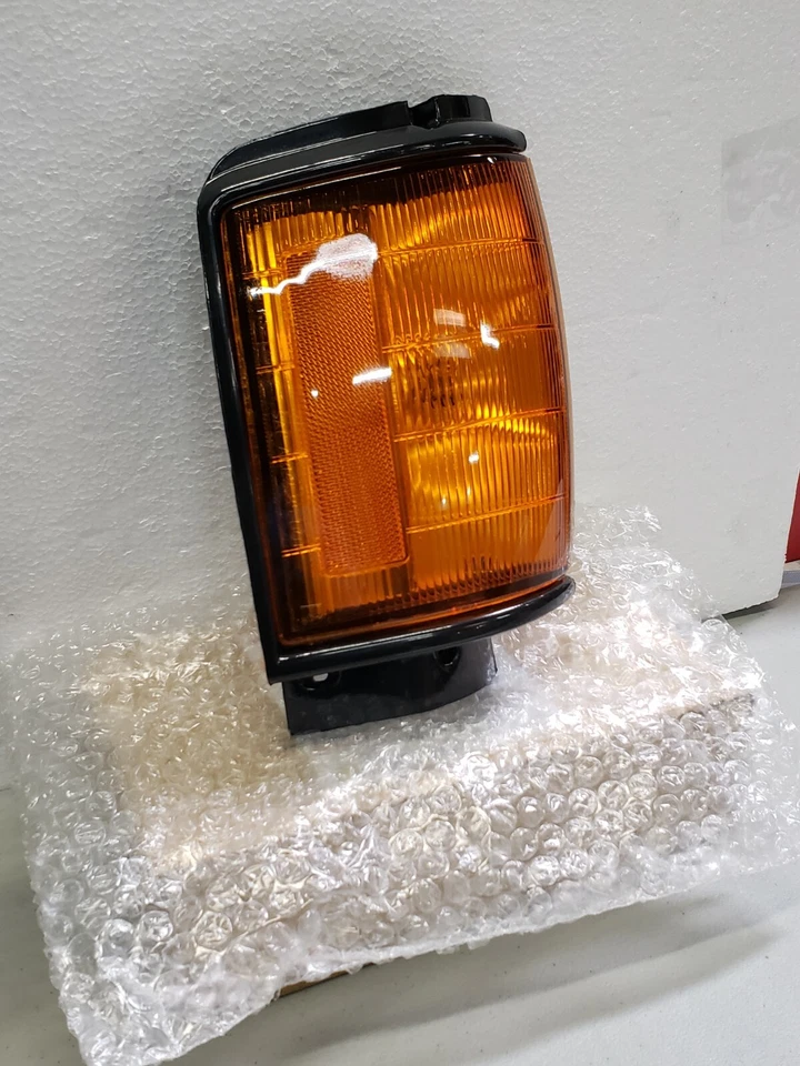 Conjunto de luz de giro/estacionamiento Eagle Eyes delantera derecha 4Runner 84-86 Foto 1 de 3