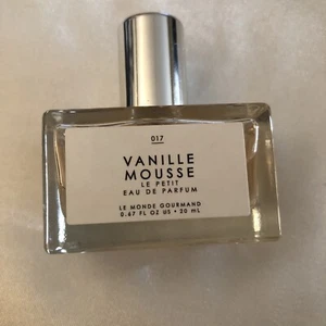 Le Monde Gourmand Vanille Mousse Le Petit Eau de Parfum Spray 20ml NEW - Picture 1 of 11