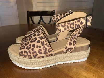 苏打水“Valett”休闲踝带厚底凉鞋尺寸 7 燕麦猎豹全新带盒 — 第 1/4 张图片