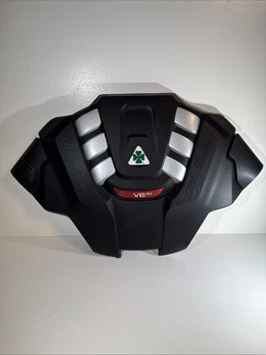 Panel de cubierta del motor OEM Alfa Romeo Stelvio Quadrifoglio 2,9 L V6 Foto 1 de 3