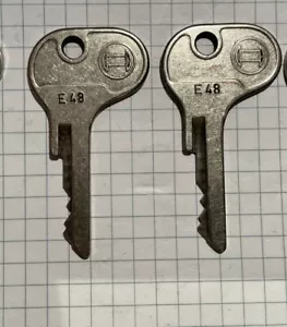 Original Bosch Zündschlüssel E48 für Bagger, Lader, Landmaschinen - Bild 1 von 1