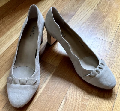 VANELi 女式 Zosina Nude 麂皮绒高跟鞋 9-9.5 码(窄) — 第 1/4 张图片