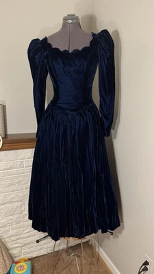 Stunning Vintage Navy Velvet Dress Size Holiday Princess Cut Tulle Puff Shoulder - Image 1 of 4
