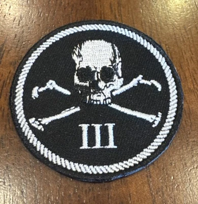 Parche pirata calavera y huesos cruzados tres % patriota 2,5 pulgadas hierro/coser Foto 1 de 2