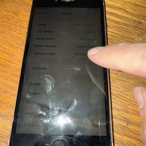 iphone se 3rd gen 64gb Tmobile White With Crack In Corner With Box - Picture 1 of 5