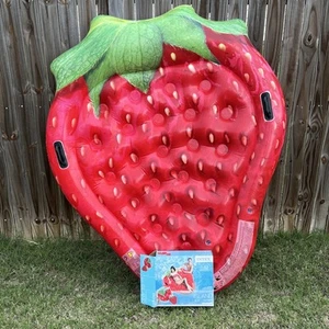 Flotador isla inflable Intex Strawberry 66" x 56" raro ya no está a la venta usado en excelente estado - Imagen 1 de 7