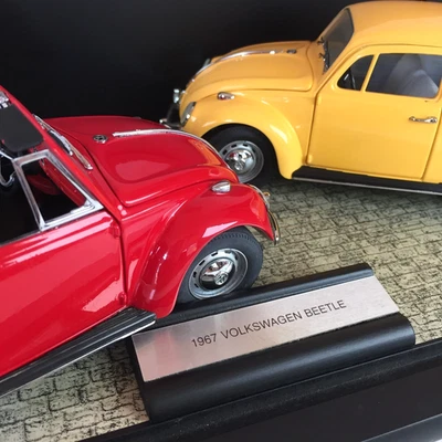 Volkswagen Escarabajo y Cabriolet Rojo Franklin 1967 Amarillo Como Nuevo 1/24 y Vitrina Foto 1 de 4