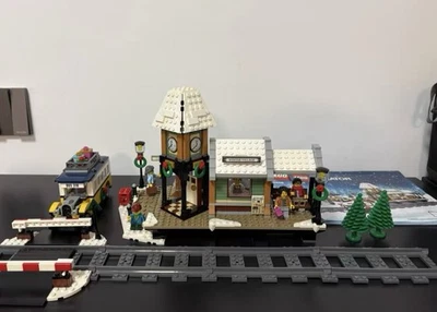 LEGO 10259 : Winter Village Station 100% Complete - Image 1 of 4