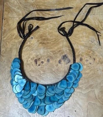 Gargantilla collar a escala de cuero marrón turquesa Margo Morison New York joyería Foto 1 de 4