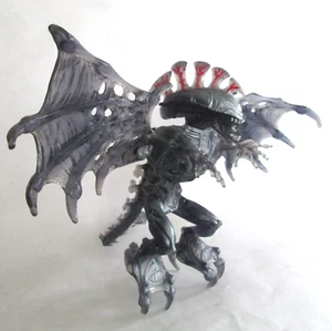 Figura de acción Flying Queen Xenomorph alas solapa azul translúcido AVP Kenner - Imagen 1 de 14