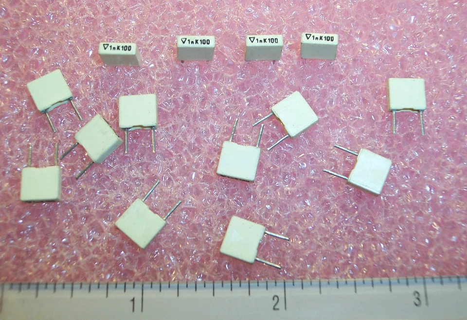 QTY(100) 1000pf 100V 10% MINI BOX METALLIZED POLYESTER FILM 168-102K100A MALLORY - Image 1 of 1