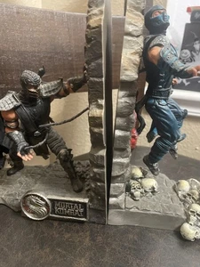 Mortal Kombat 9" Collector’s Edition Scorpion & Sub Zero Bookends! Discontinued - Picture 1 of 11