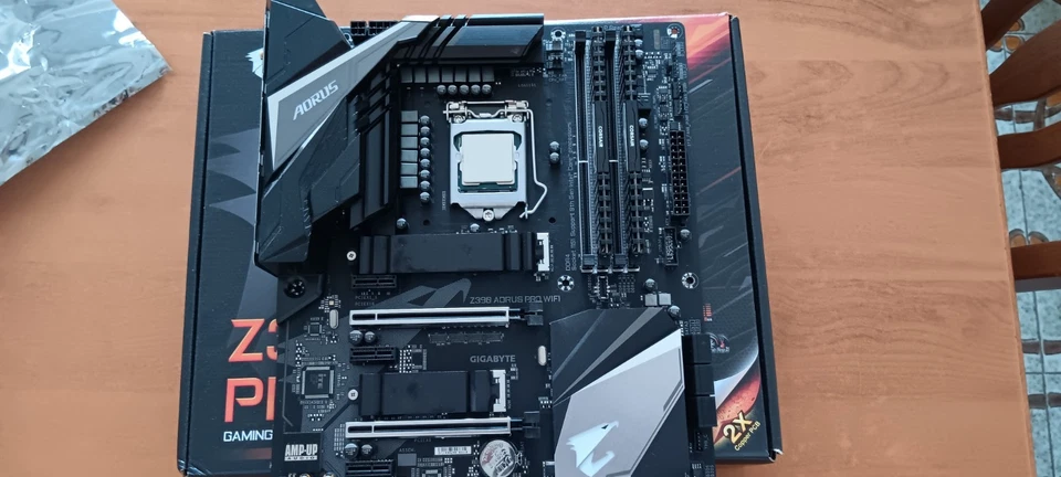 Combo Z390, I5 9600k, 16 Gb Ram DDR4 - Immagine 1 di 4