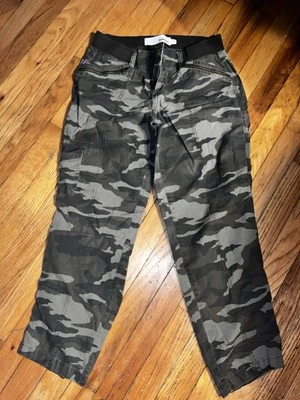 Womens Sonoma Camo  Comfort Waist Cropped Pants Size 6 - Image 1 of 3