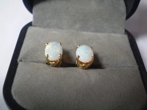 Coppia di orecchini solitario opale donna oro giallo 14 carati con retro 14 carati 1,3 grammi - Foto 1 di 3