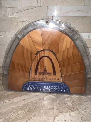 Bloques de construcción de madera Gateway Arch St Louis Jefferson National Memorial Foto 1 de 3