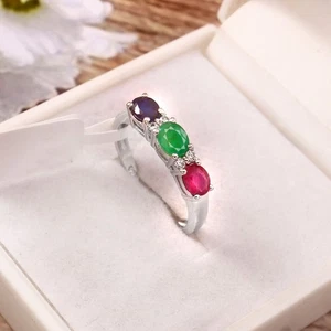 Precioso Anillo Triple Piedras Preciosas Rubí Zafiro Esmeralda 925 Joyería de Plata de Ley - Imagen 1 de 10