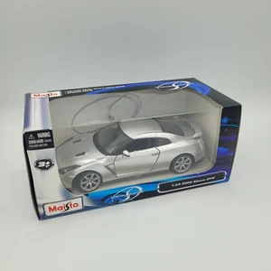 Maisto 1:24 2009 Nissan GT-R Silver NIB Special Edition - Picture 1 of 5
