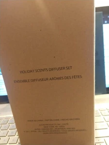 VINTAGE AVON HOLIDAY DIFFUSER SET OF TWO EVERGREEN & PEPPERMINT RARE - Picture 1 of 2