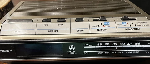 Alarm Clock Radio Model 7-4643A GE General Electric Vintage Cover