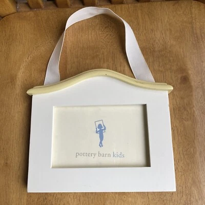 Fita para molduras de fotos POTTERY BARN infantil enfermeira bebê branco amarelo madeira rústica - Imagem 1 de 4