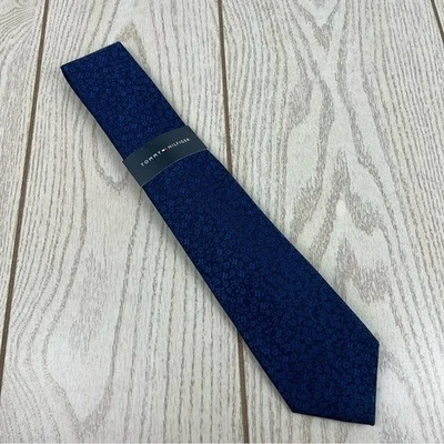 548 - Corbata Tommy Hilfiger Azul Patrón Floral 400 TL21100141 Mezcla Seda $69.50 Foto 1 de 4