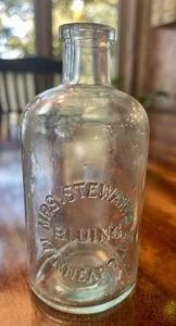 Antique Mrs. Stewarts Bluing Minneapolis 5.5” Tall Embossed Bottle 1906-1916 - Picture 1 of 8
