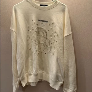 Suéter Forever 21 Crema Capricornio Embellecido - Imagen 1 de 6