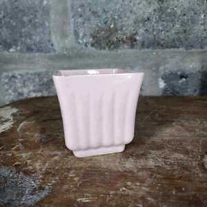 maceta vintage pequeña rosa marcada EE. UU. en la parte inferior - Imagen 1 de 5