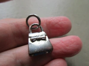 CUTE VINTAGE SILVER TONE HANDBAG PURSE RIBBON BOW FOB CHARM PENDANT BRACELET UK - Picture 1 of 2