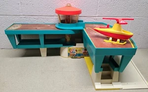 Vintage 1972 Fisher Price Little People Play Family #996 Airport & Helicopter - Picture 1 of 7