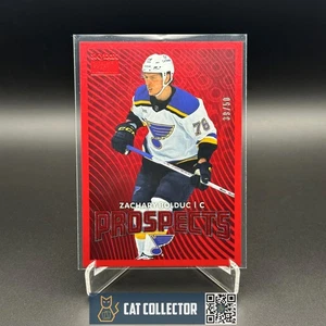 2024-25 SkyBox Metal Universe ZACHARY BOLDUC #PP-41 Prospects Star Rubies RC /50 - Bild 1 von 5