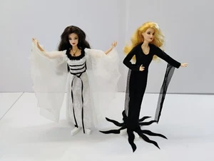 Handgefertigtes Morticia & Lily Munster Stretch-Kostüm passt Barbie-Puppe 11,5 OOAK neu - Bild 1 von 14