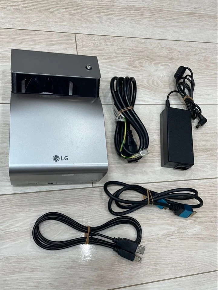 LG PH450UG LED Ultra Short Throw Projector Working